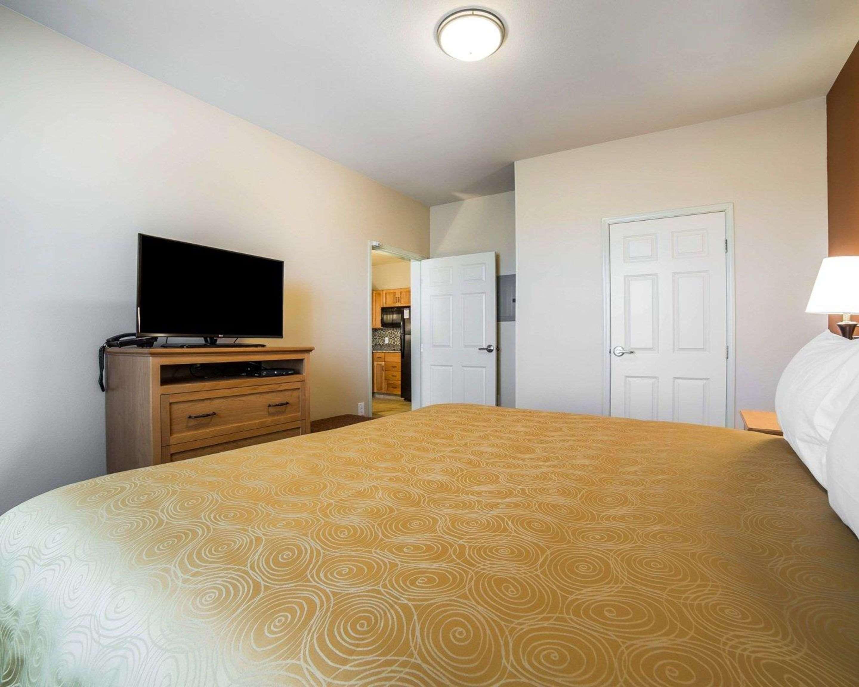 Mainstay Suites Sidney - Medical Center Buitenkant foto