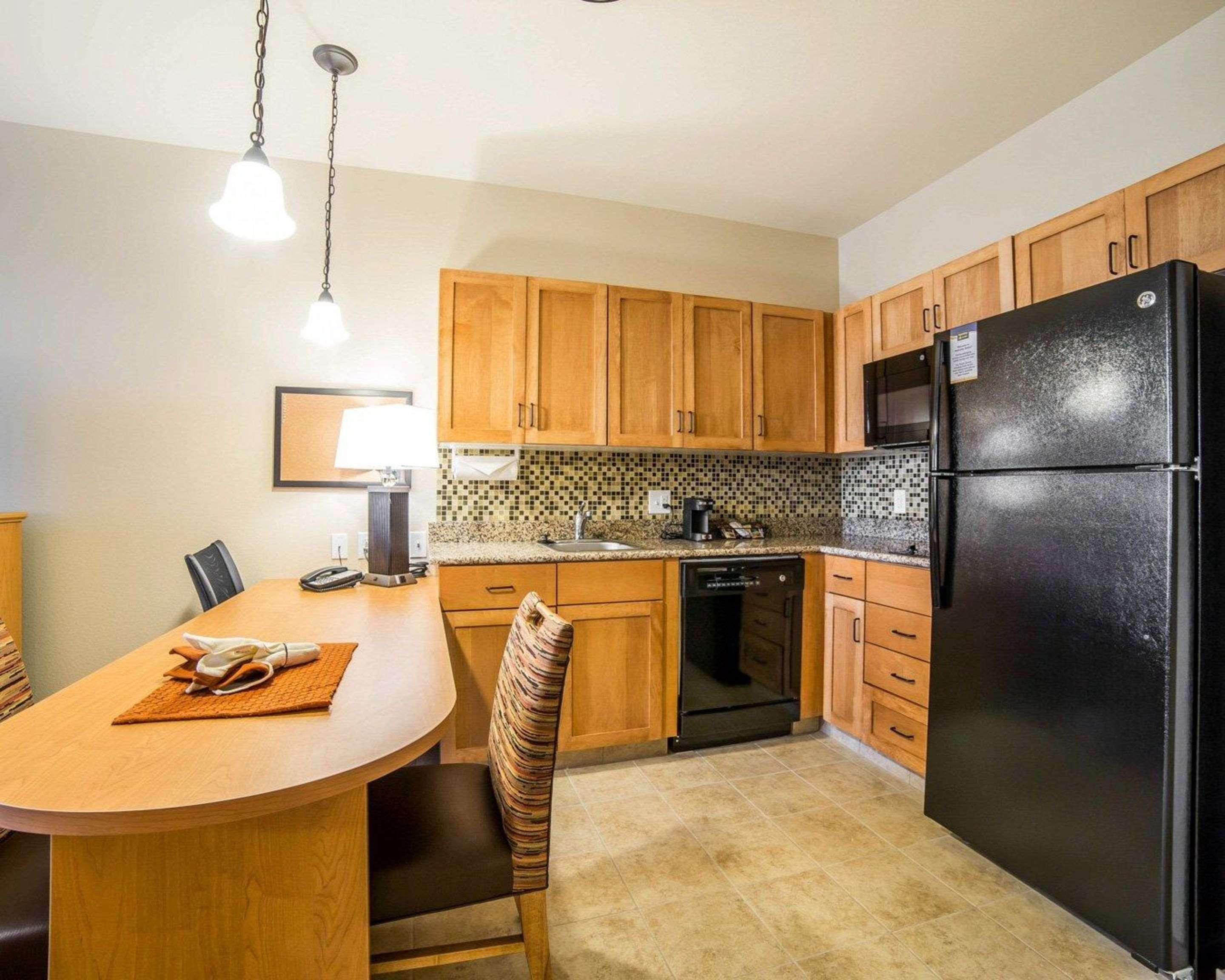Mainstay Suites Sidney - Medical Center Buitenkant foto