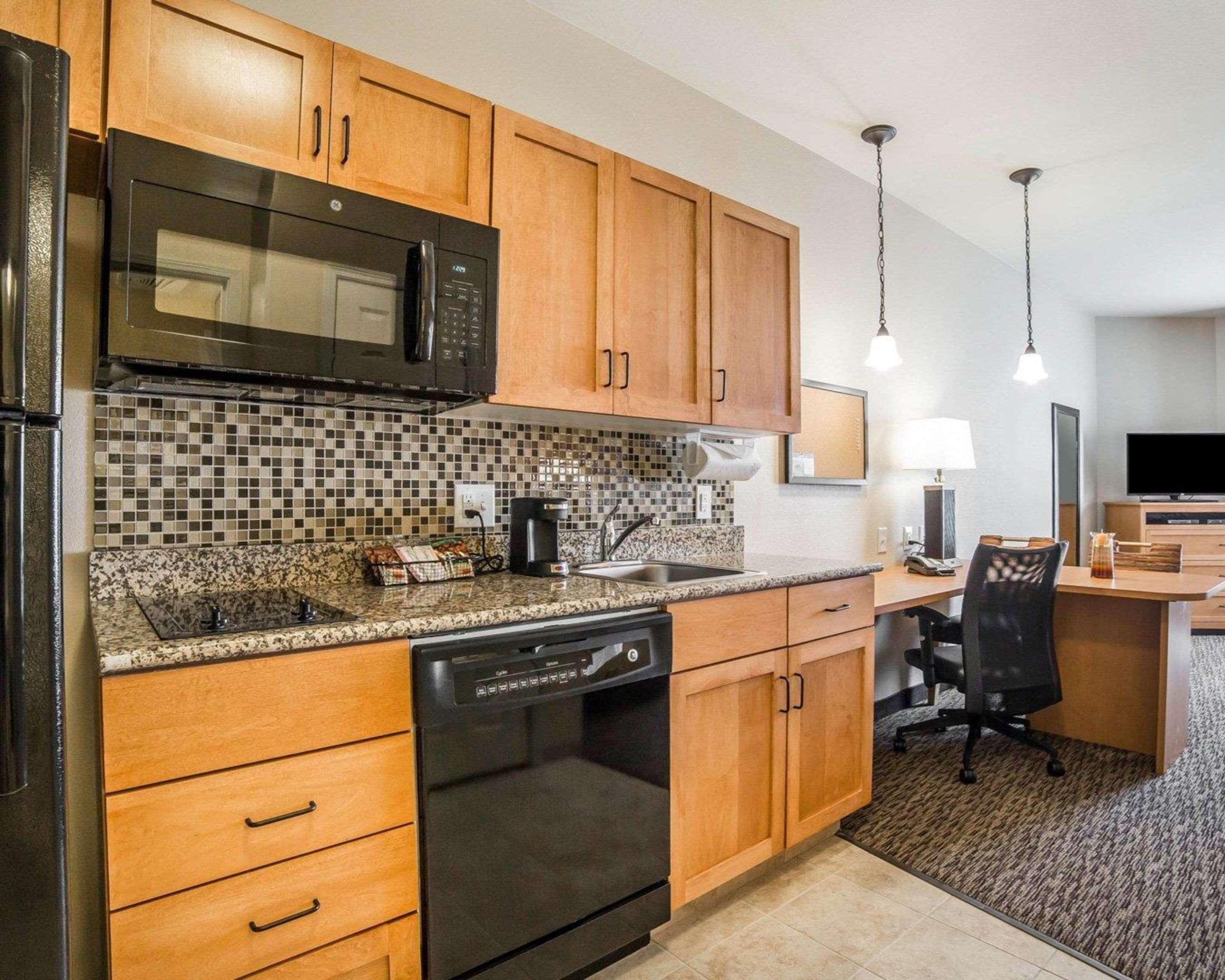 Mainstay Suites Sidney - Medical Center Buitenkant foto