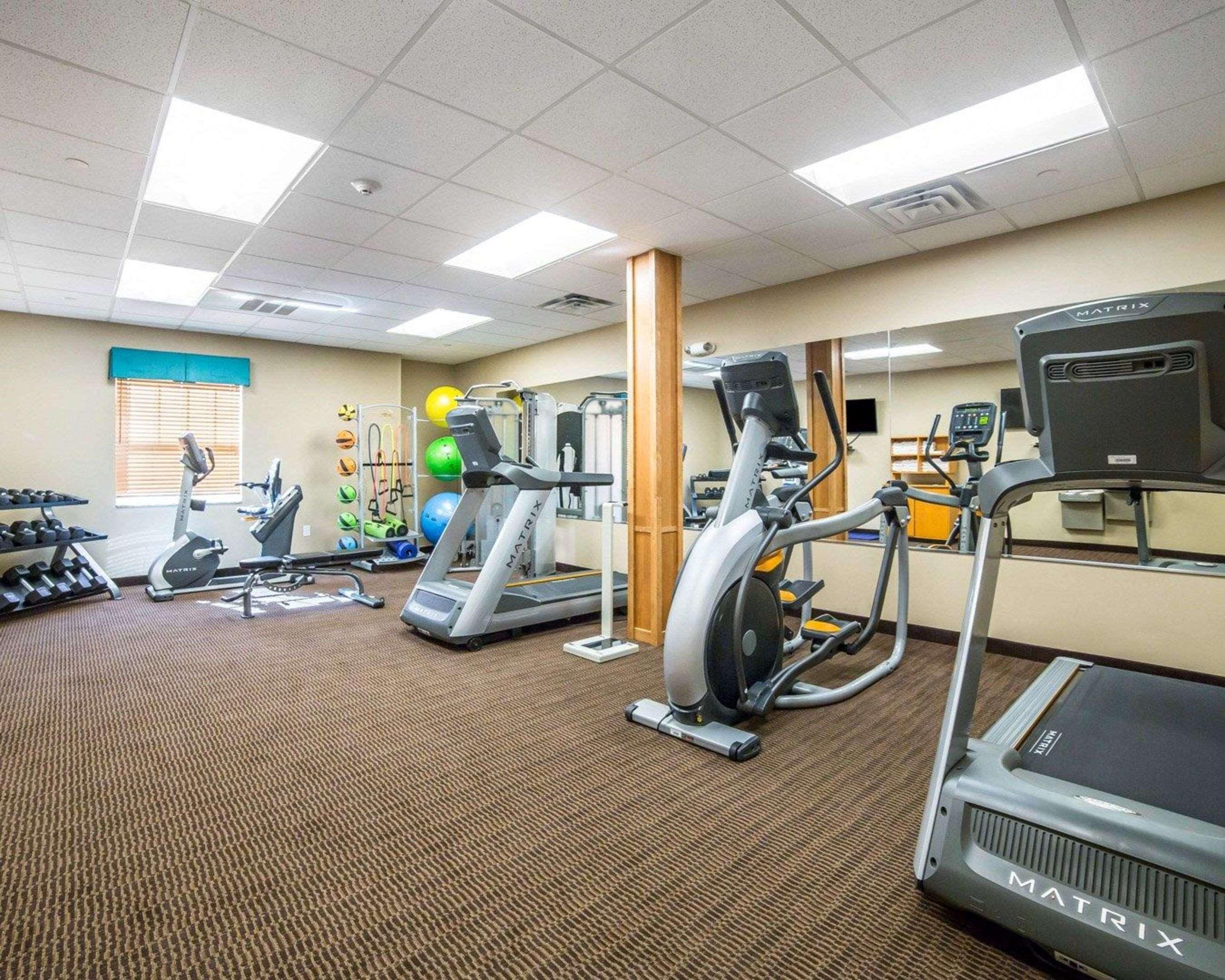 Mainstay Suites Sidney - Medical Center Buitenkant foto