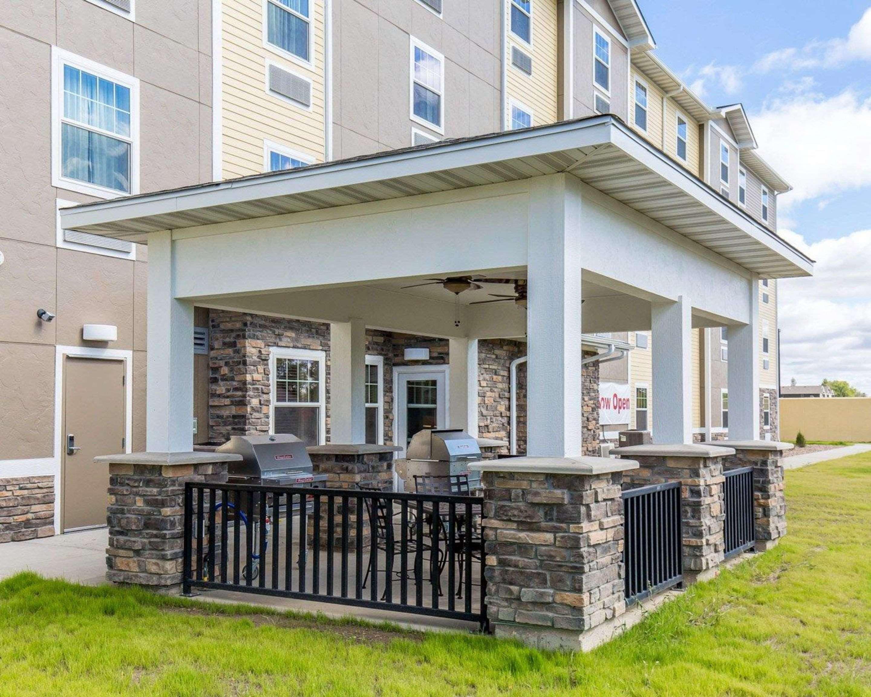 Mainstay Suites Sidney - Medical Center Buitenkant foto